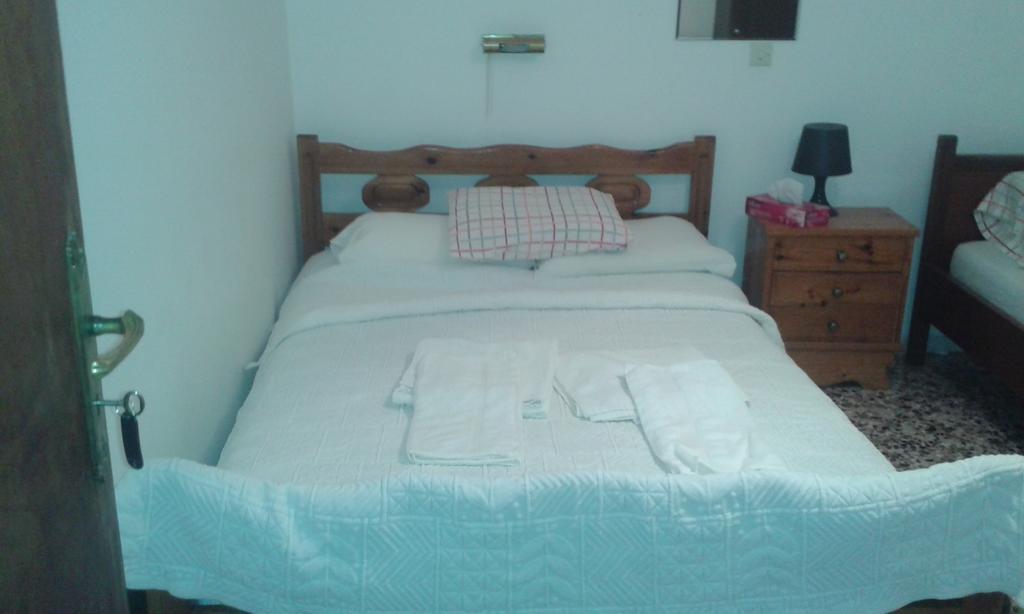 Manoleas Rooms To Let ليونِذيو الغرفة الصورة